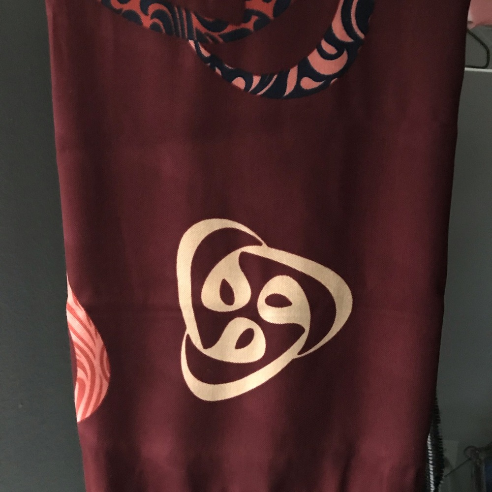 New ladies scarf. 100% polyester